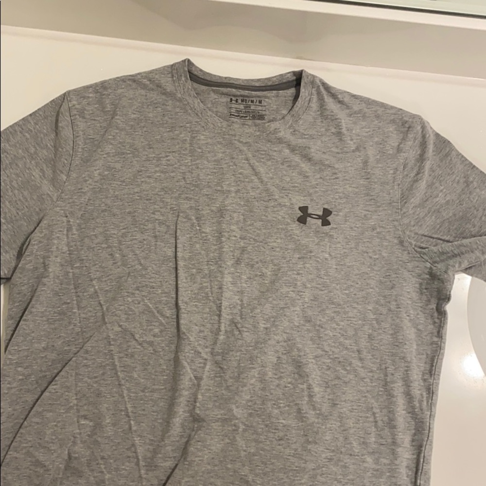Under armour shirt size M